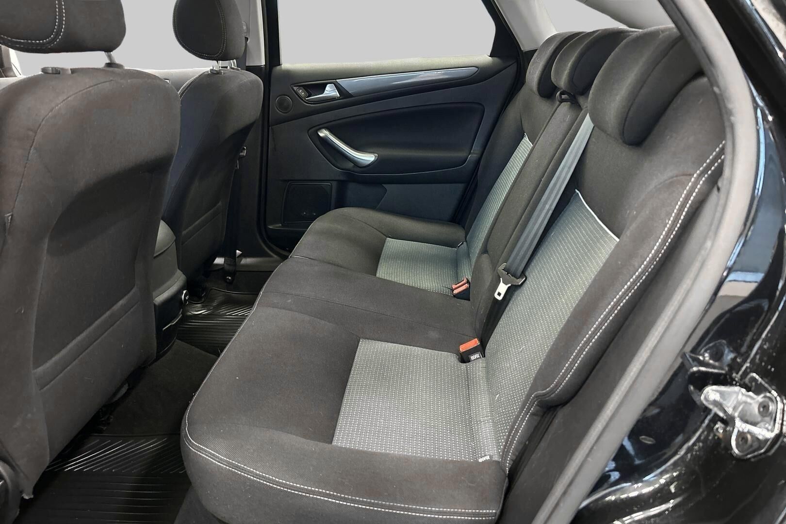 Ford Mondeo iso kuva 11