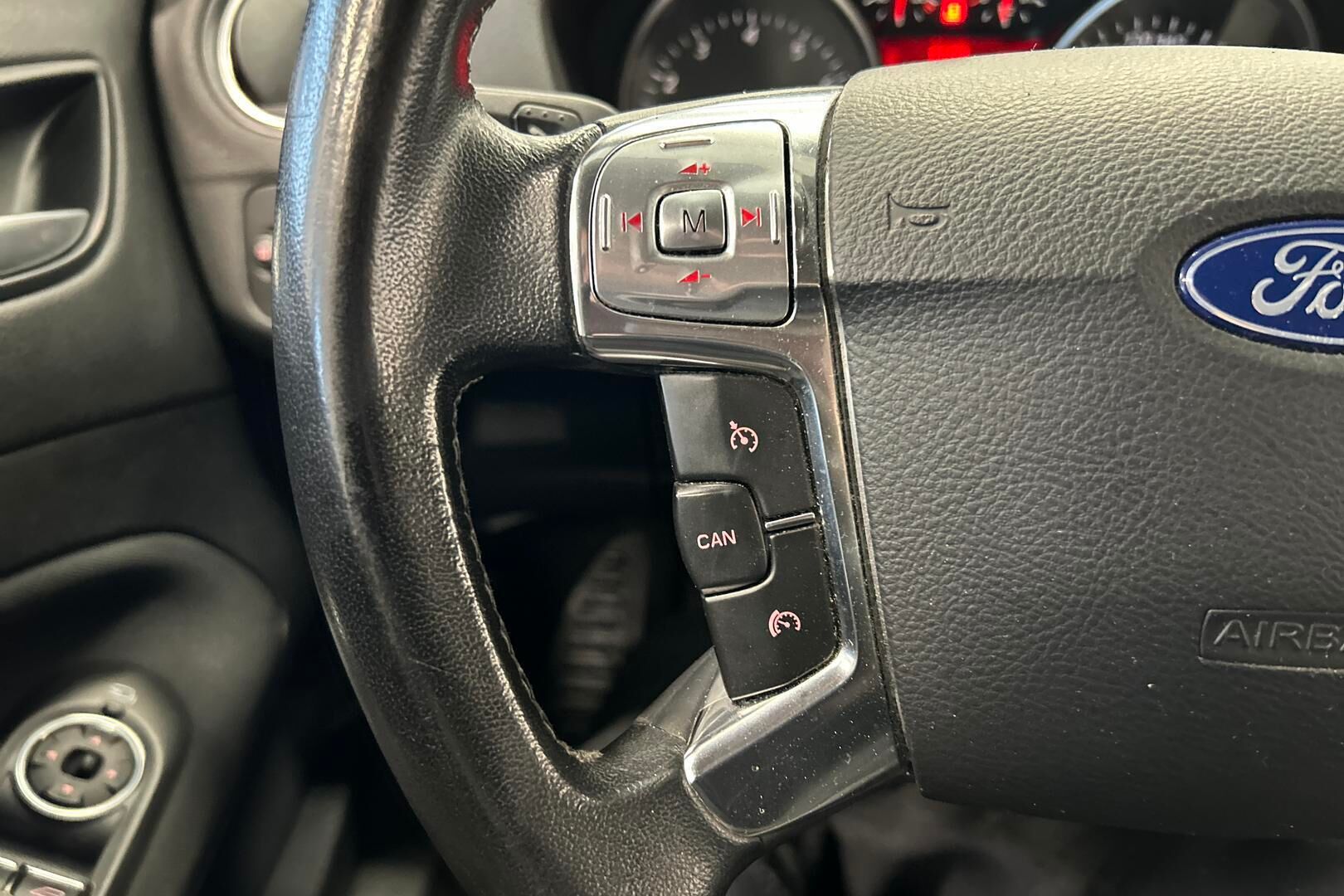 Ford Mondeo iso kuva 14