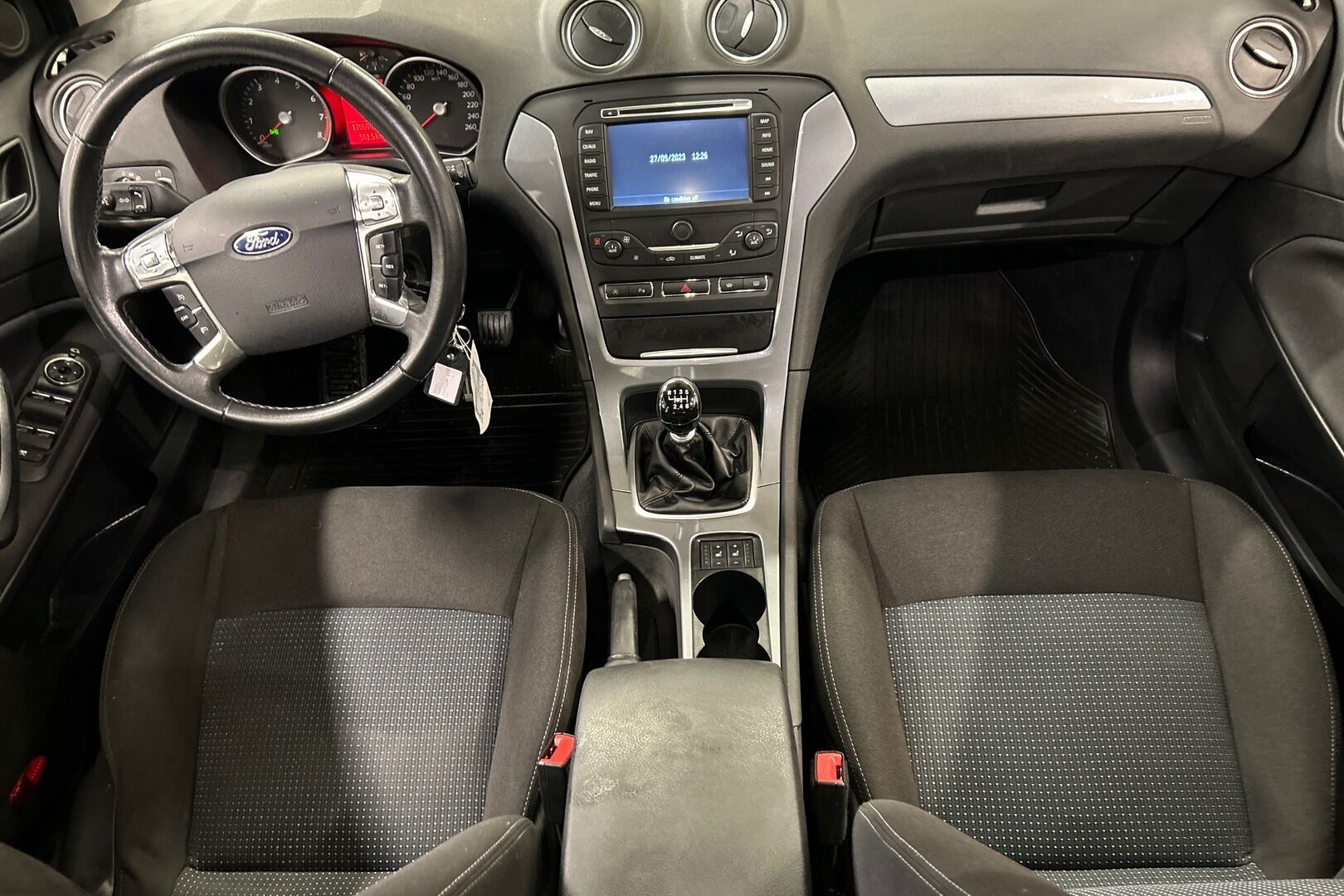 Ford Mondeo iso kuva 5