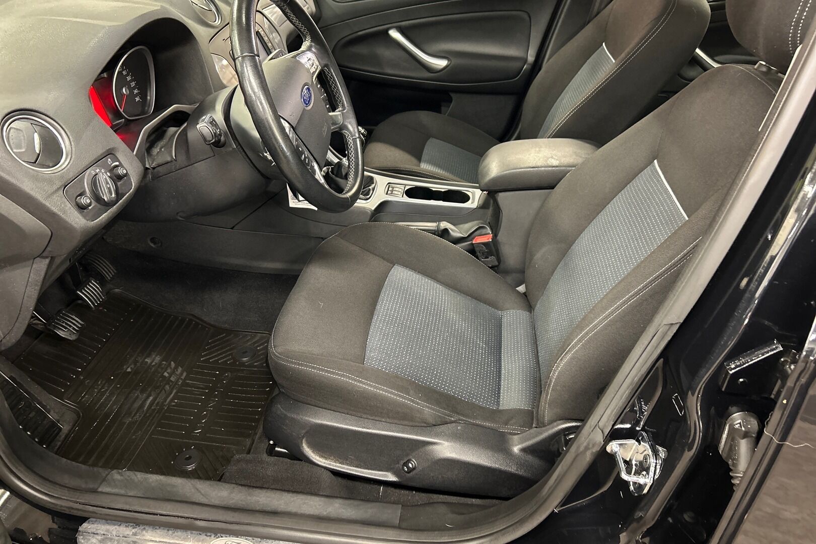 Ford Mondeo iso kuva 6