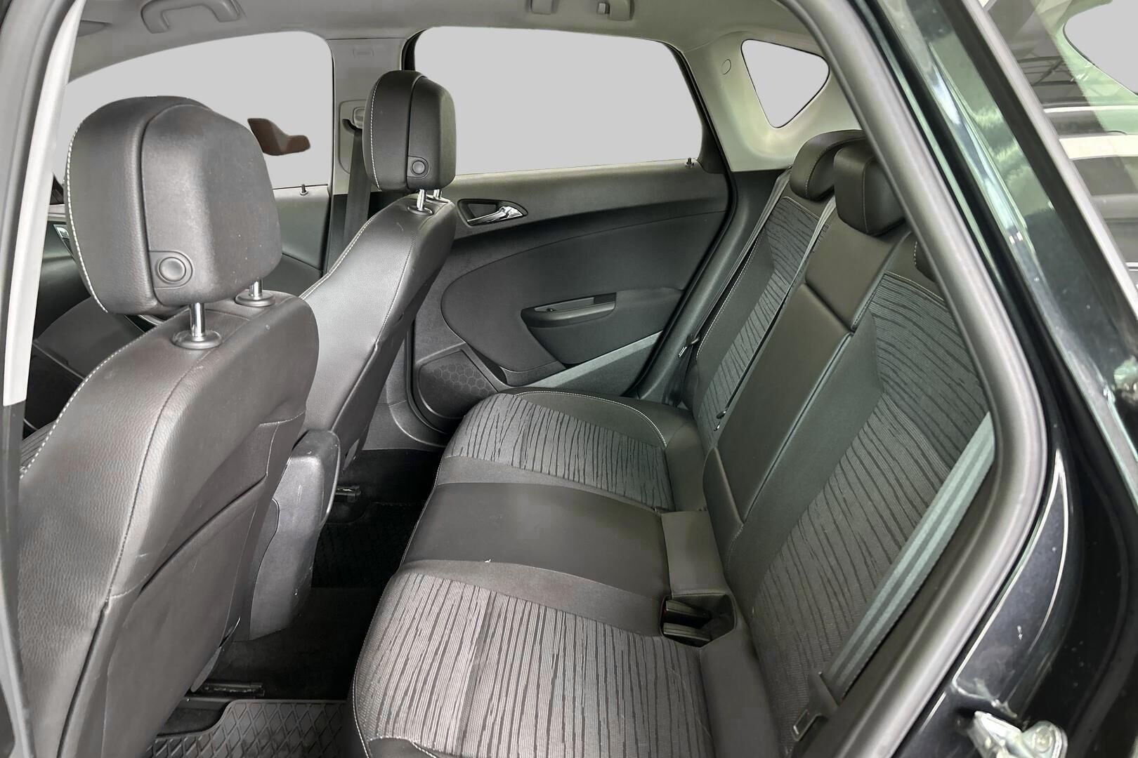 Opel Astra iso kuva 10