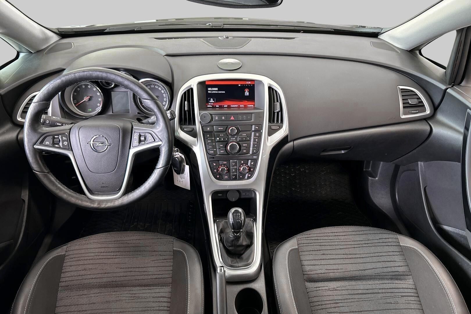 Opel Astra iso kuva 11