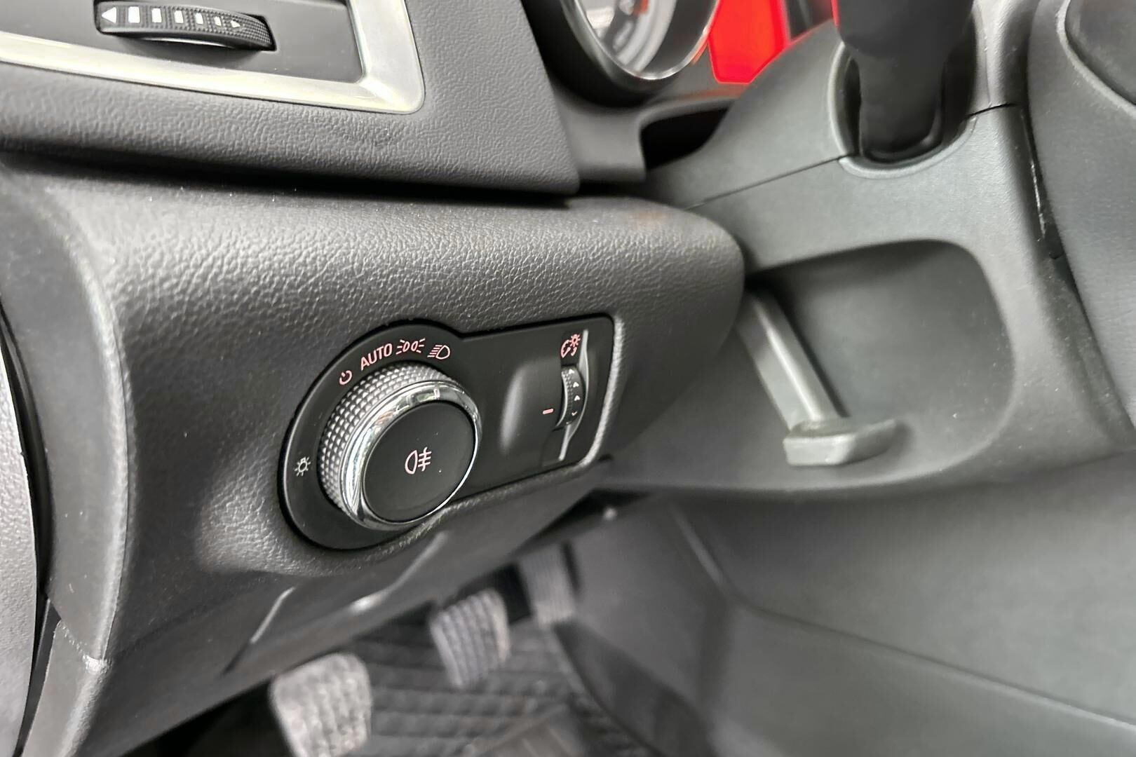 Opel Astra iso kuva 14