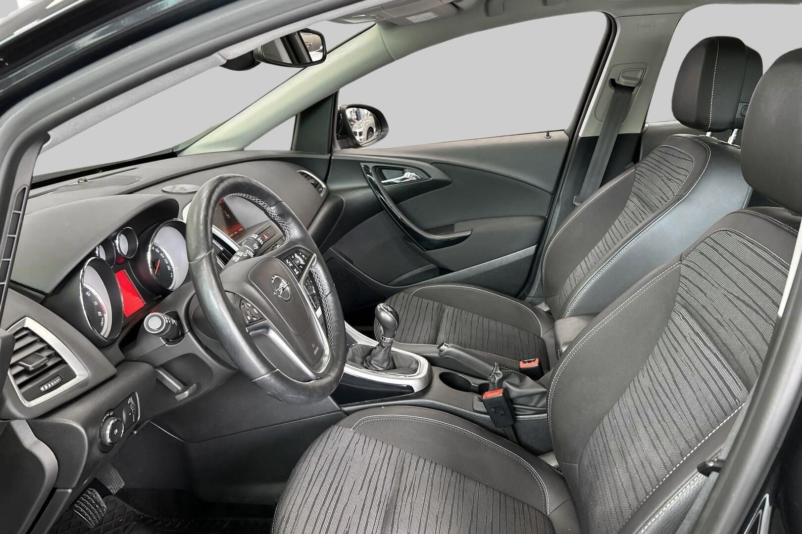 Opel Astra iso kuva 9