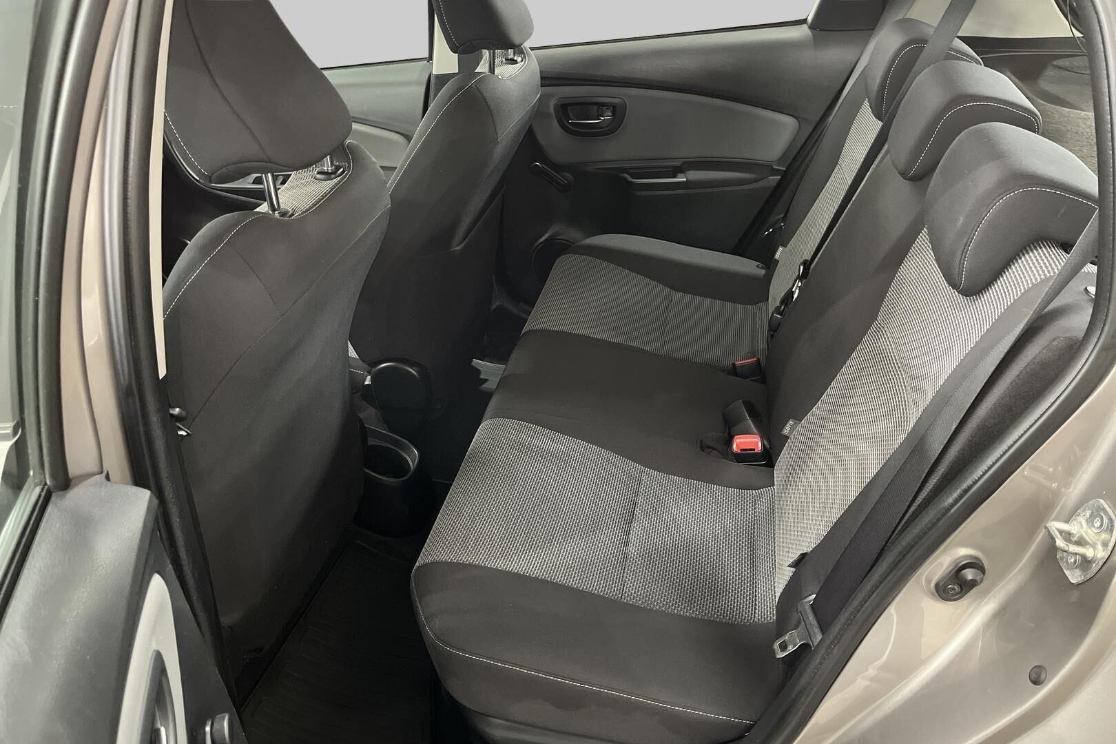 Toyota Yaris iso kuva 10