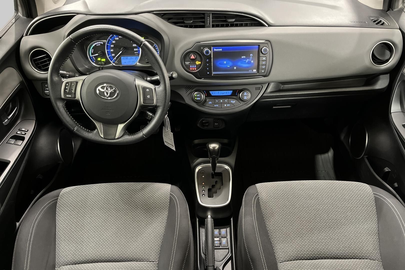 Toyota Yaris iso kuva 11