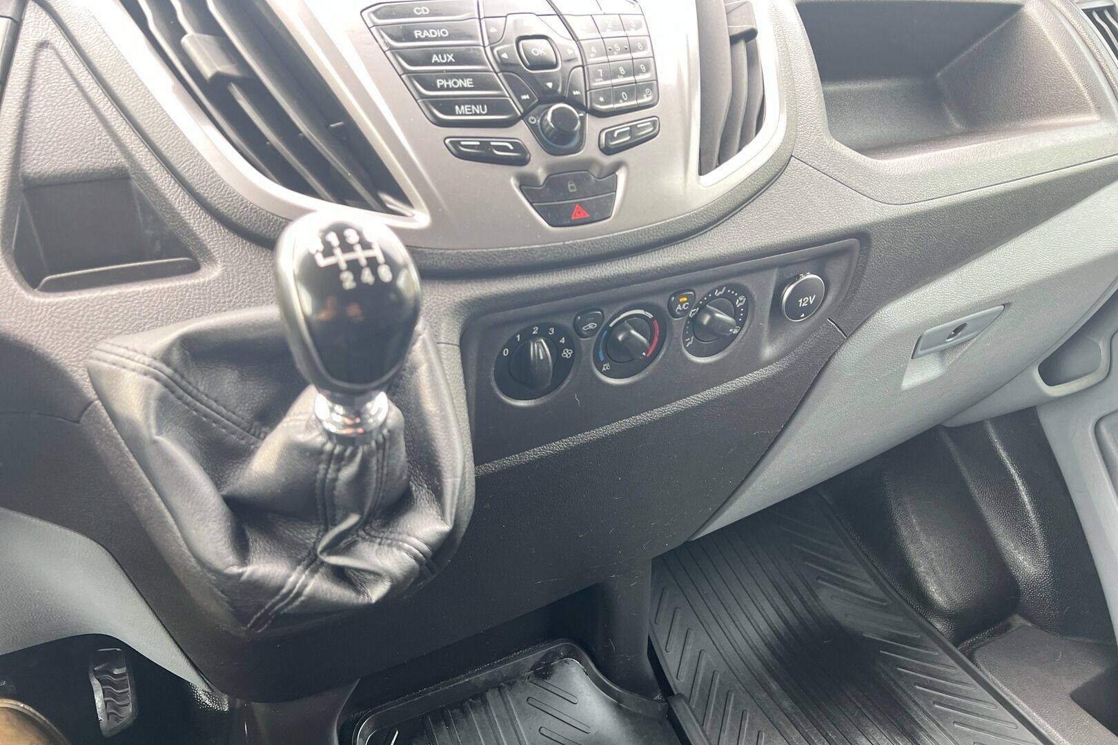 Ford Transit iso kuva 4