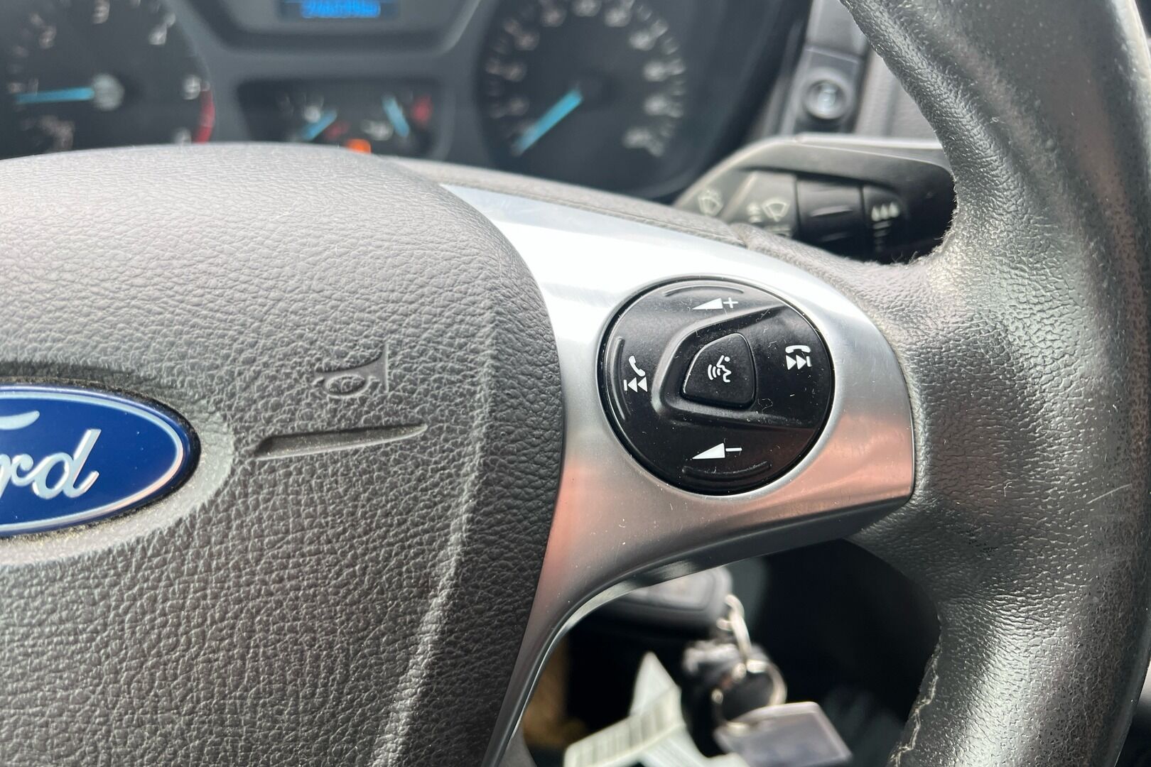 Ford Transit iso kuva 12