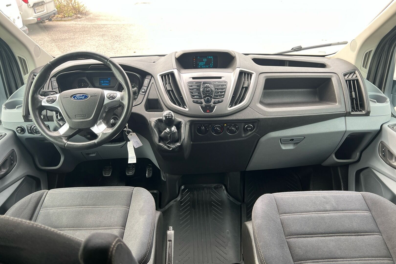 Ford Transit iso kuva 16