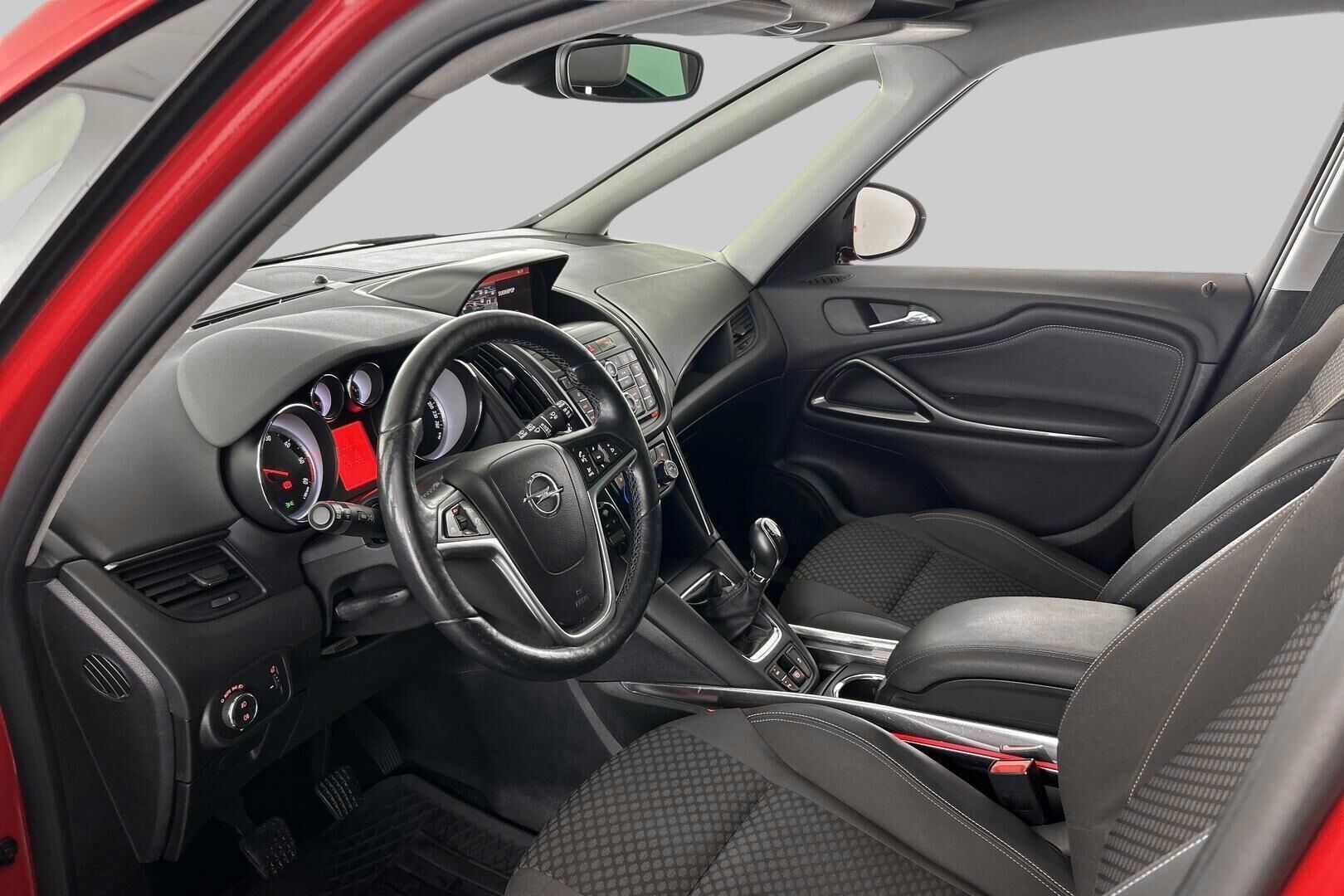 Opel Zafira Tourer iso kuva 9