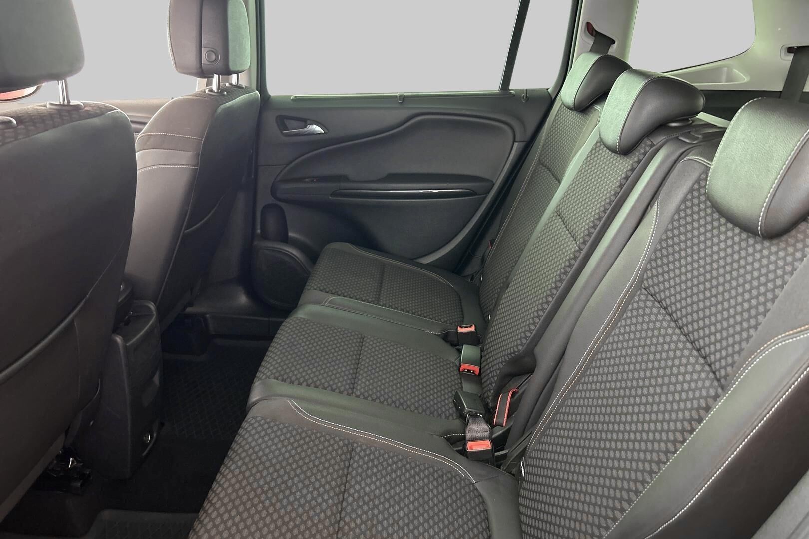 Opel Zafira Tourer iso kuva 10