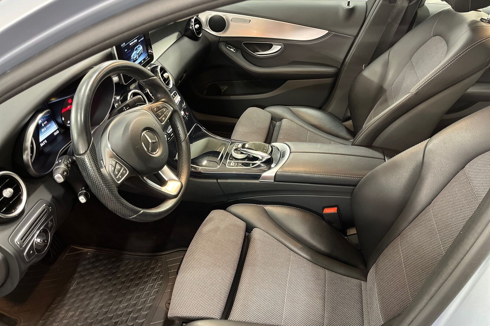 Mercedes-Benz C iso kuva 6