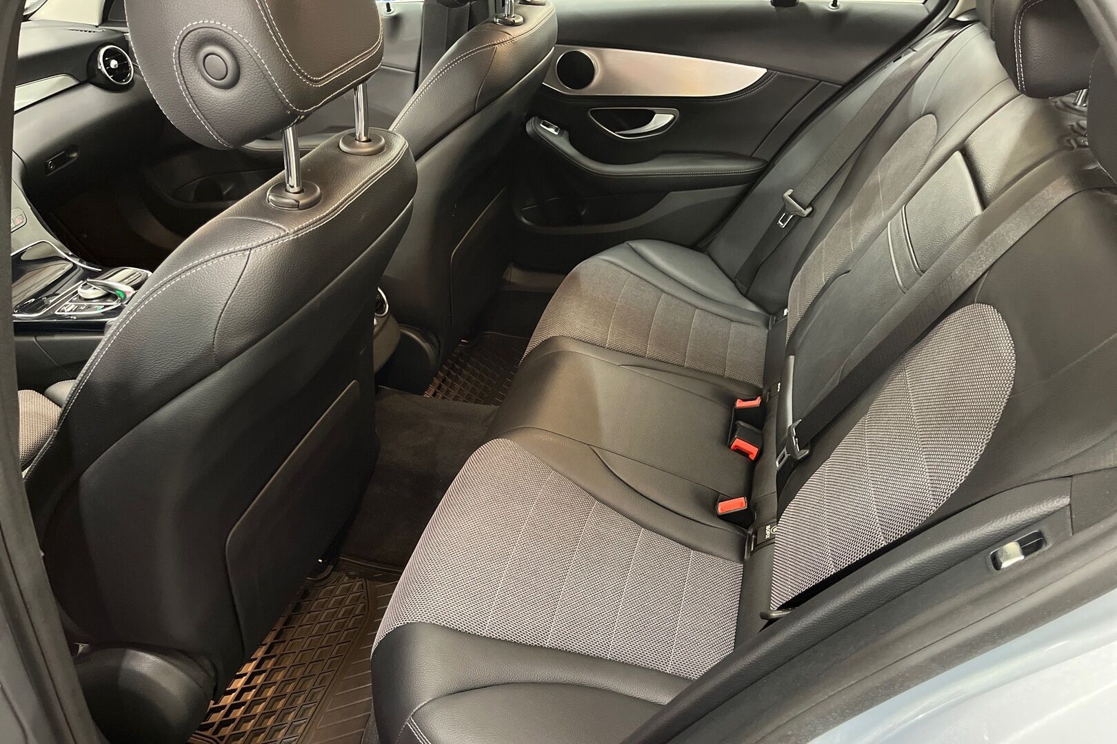 Mercedes-Benz C iso kuva 8