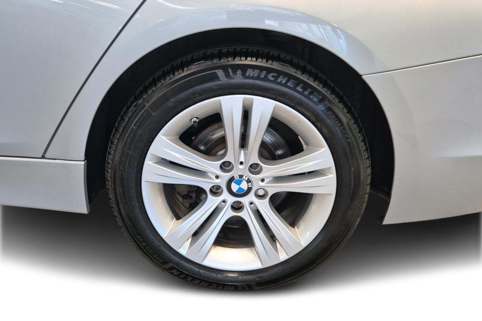 BMW 3-sarja iso kuva 12