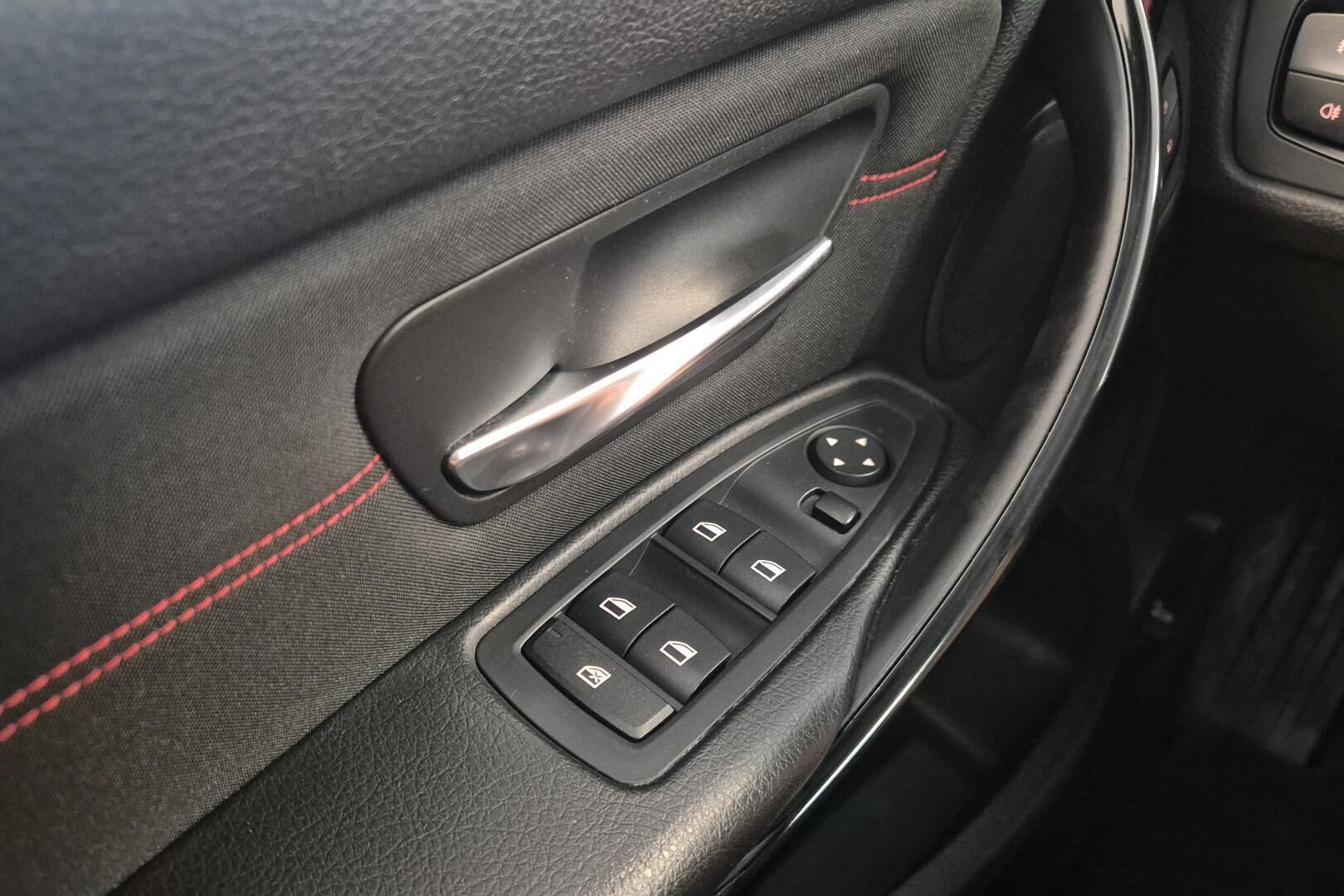 BMW 3-sarja iso kuva 17