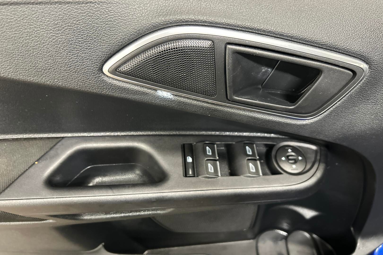 Ford B-Max iso kuva 23