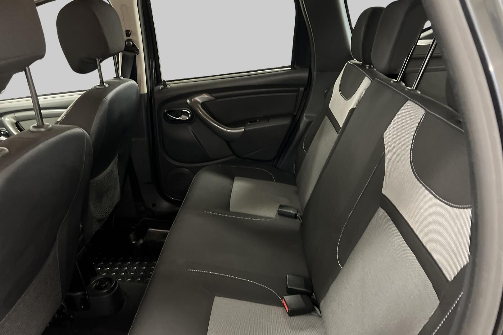 Dacia Duster iso kuva 10