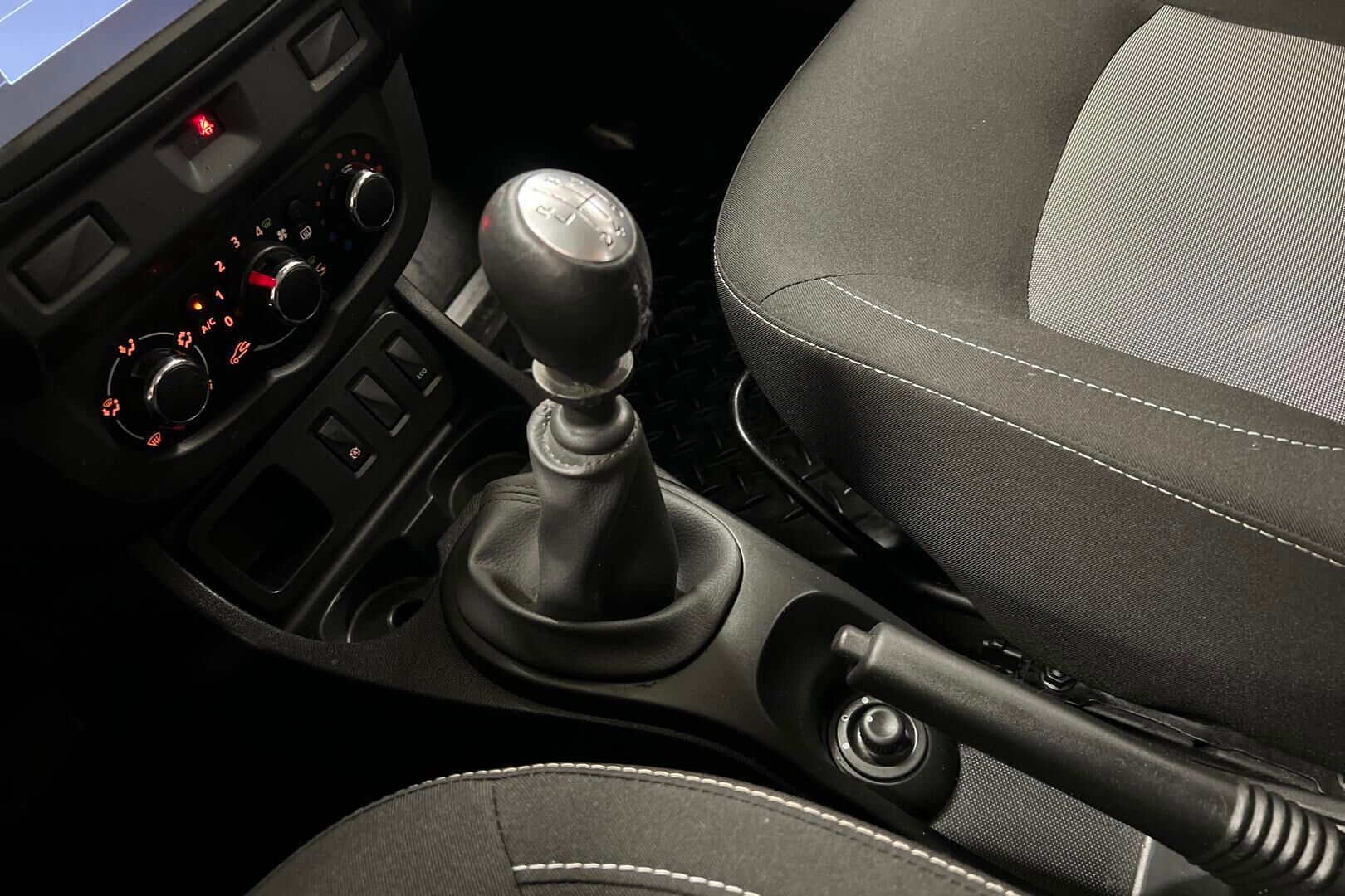 Dacia Duster iso kuva 16