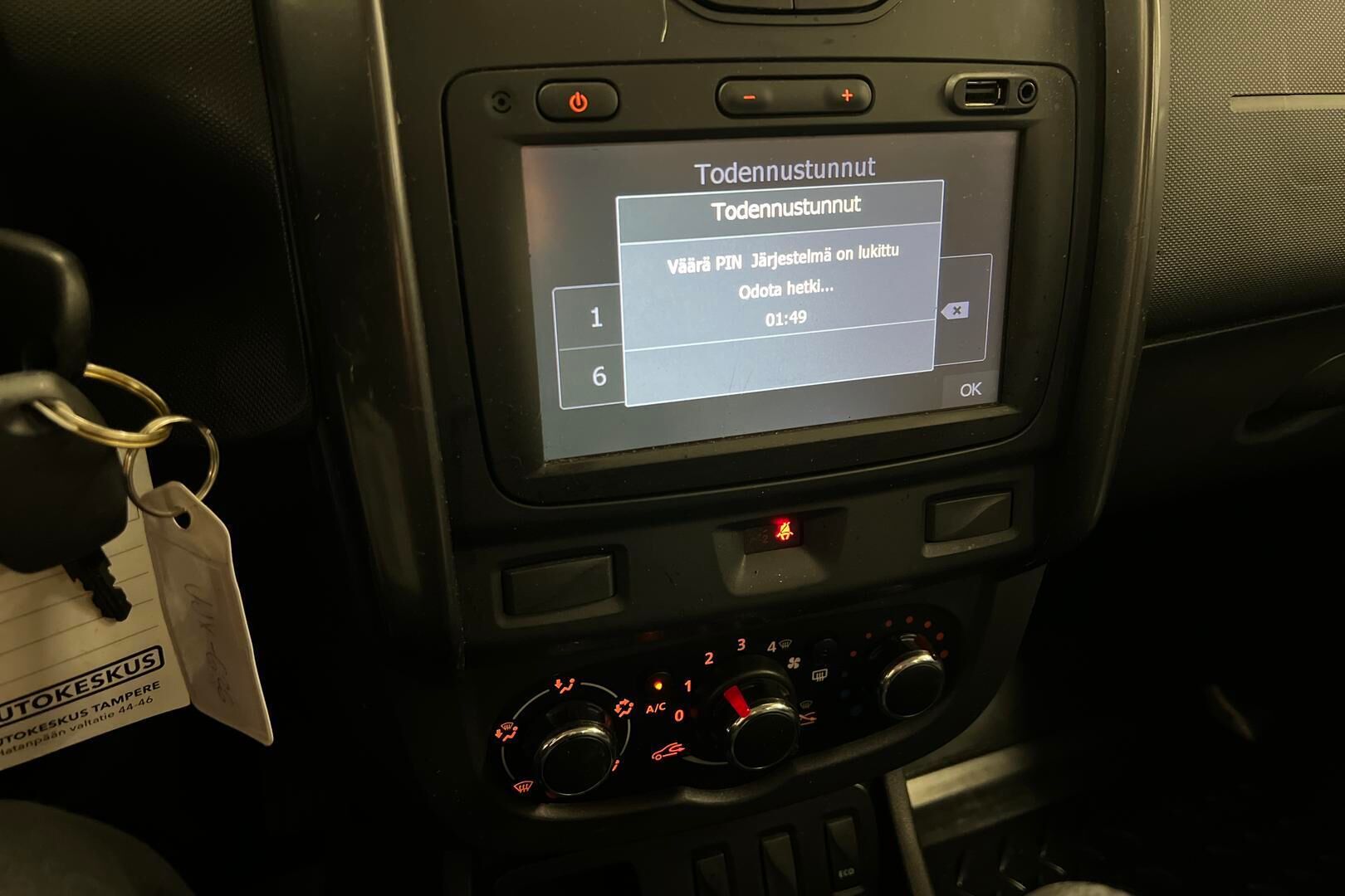 Dacia Duster iso kuva 17