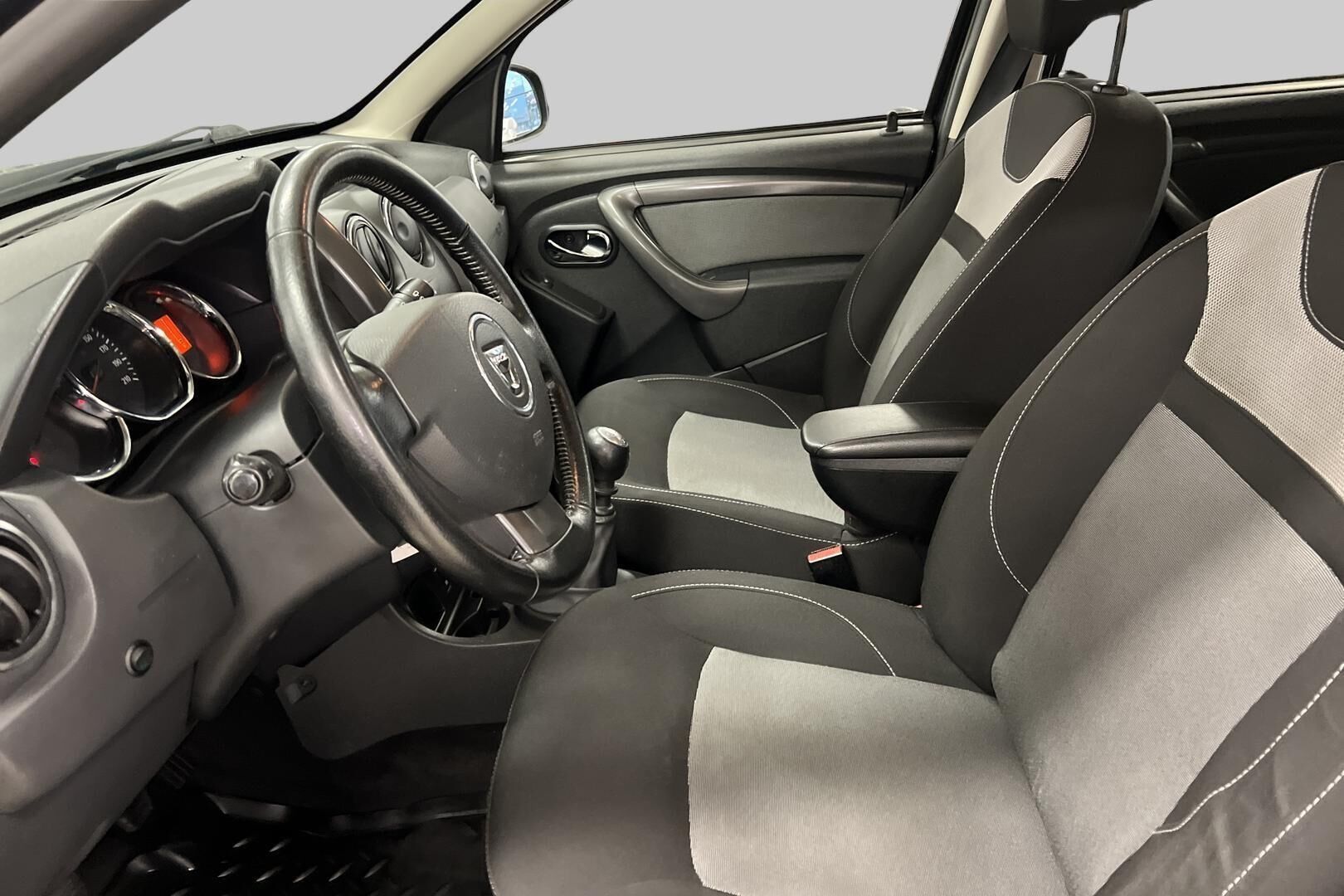 Dacia Duster iso kuva 9