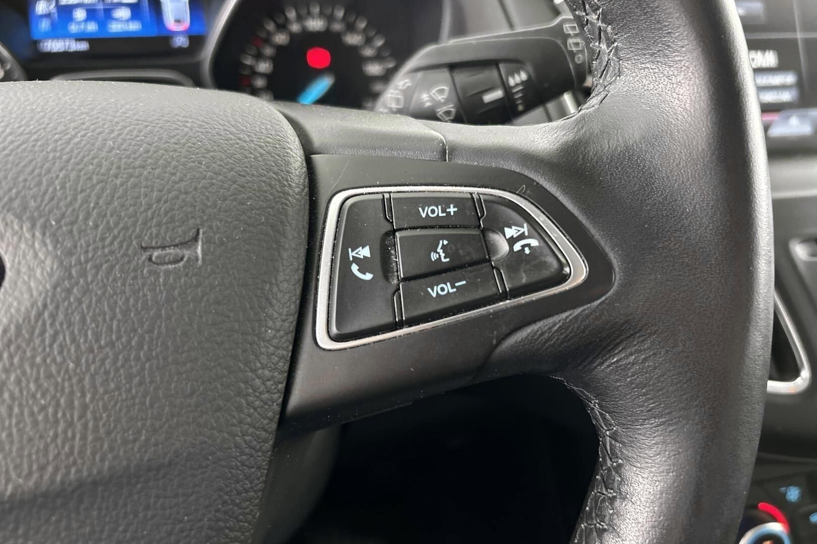 Ford Focus iso kuva 13