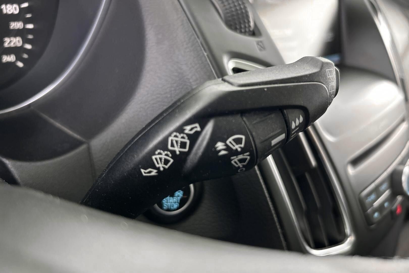 Ford Focus iso kuva 15