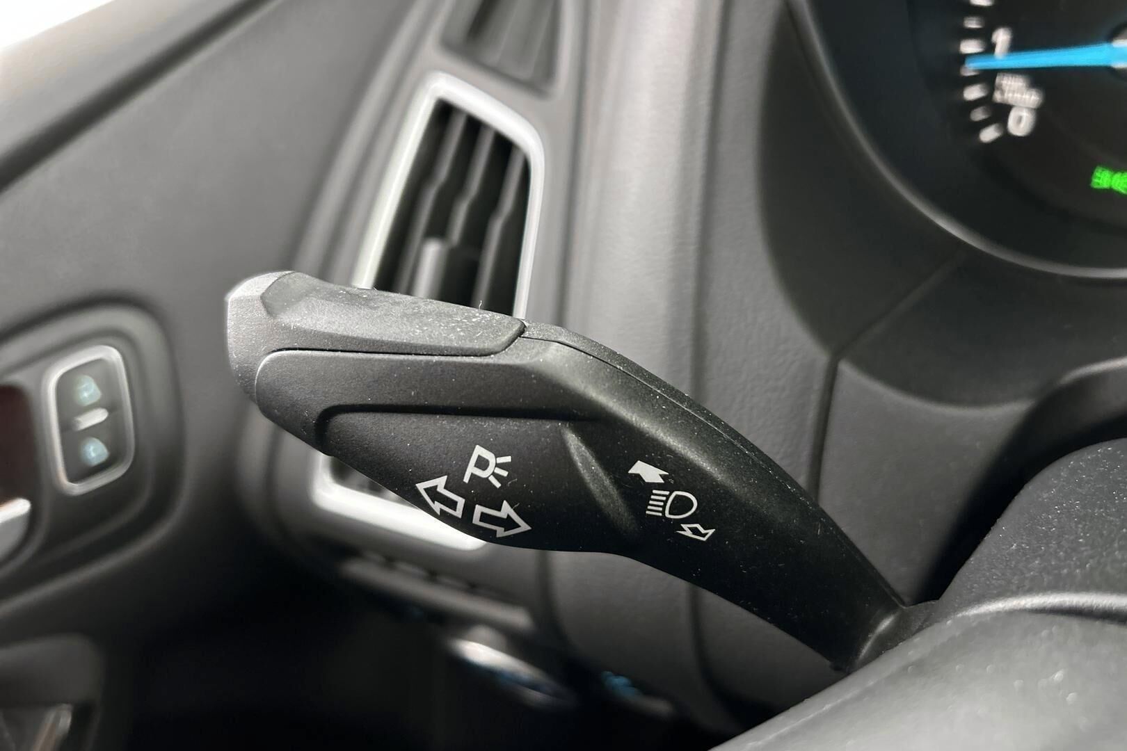 Ford Focus iso kuva 16