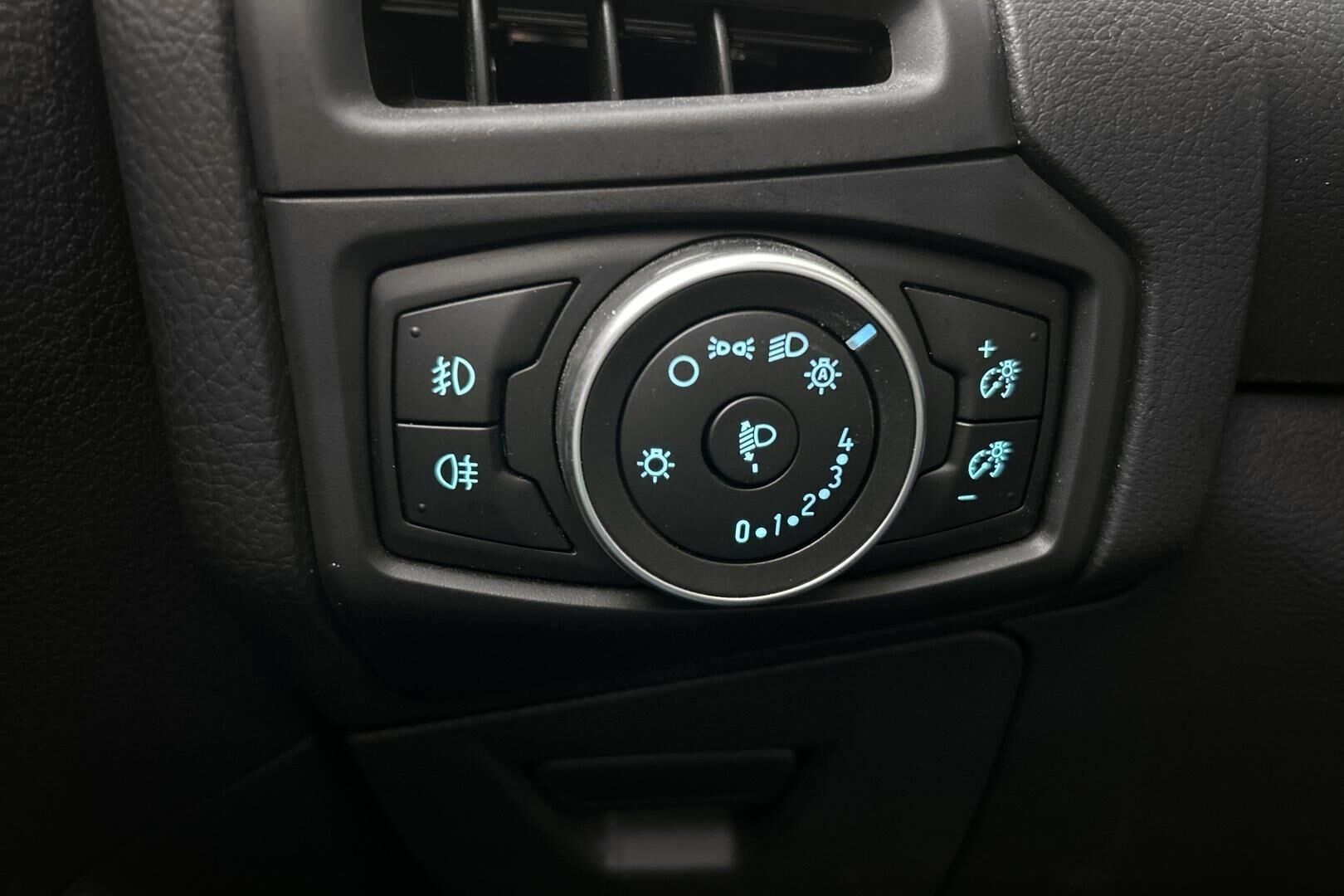 Ford Focus iso kuva 17