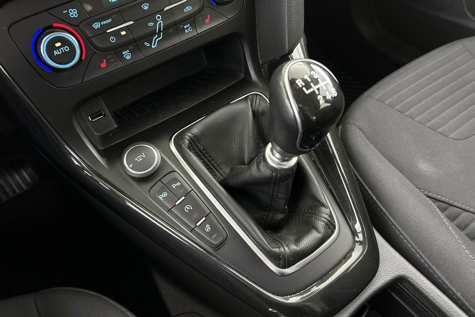 Ford Focus iso kuva 21