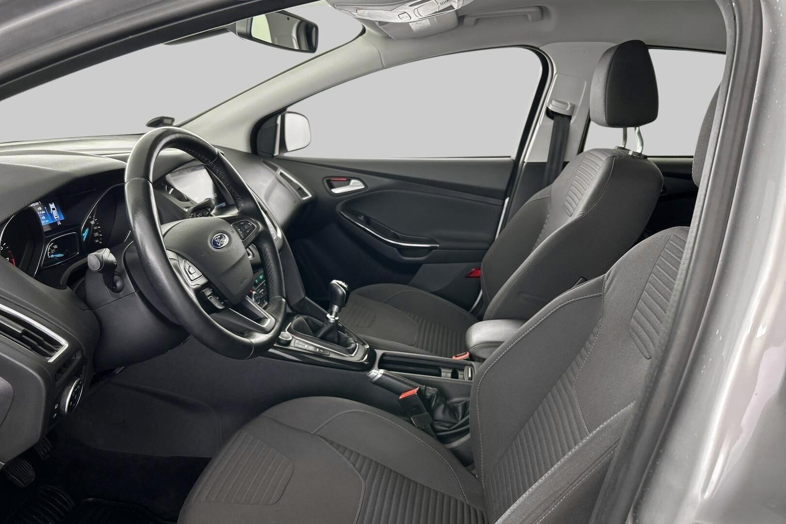 Ford Focus iso kuva 24