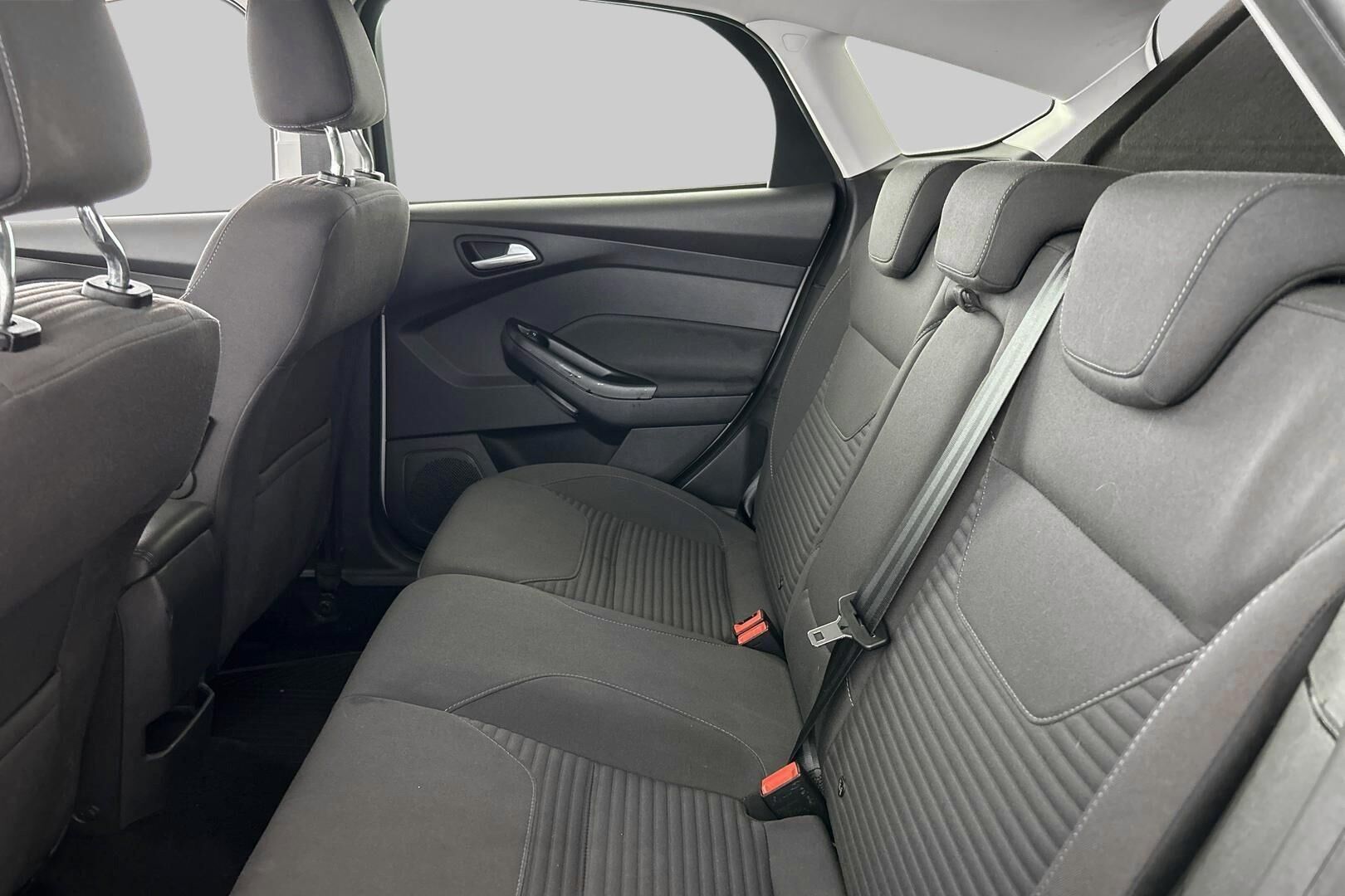 Ford Focus iso kuva 8