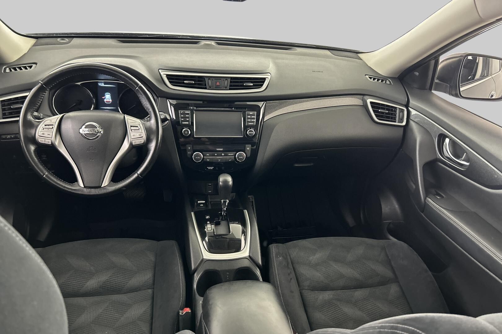 Nissan X-Trail iso kuva 11