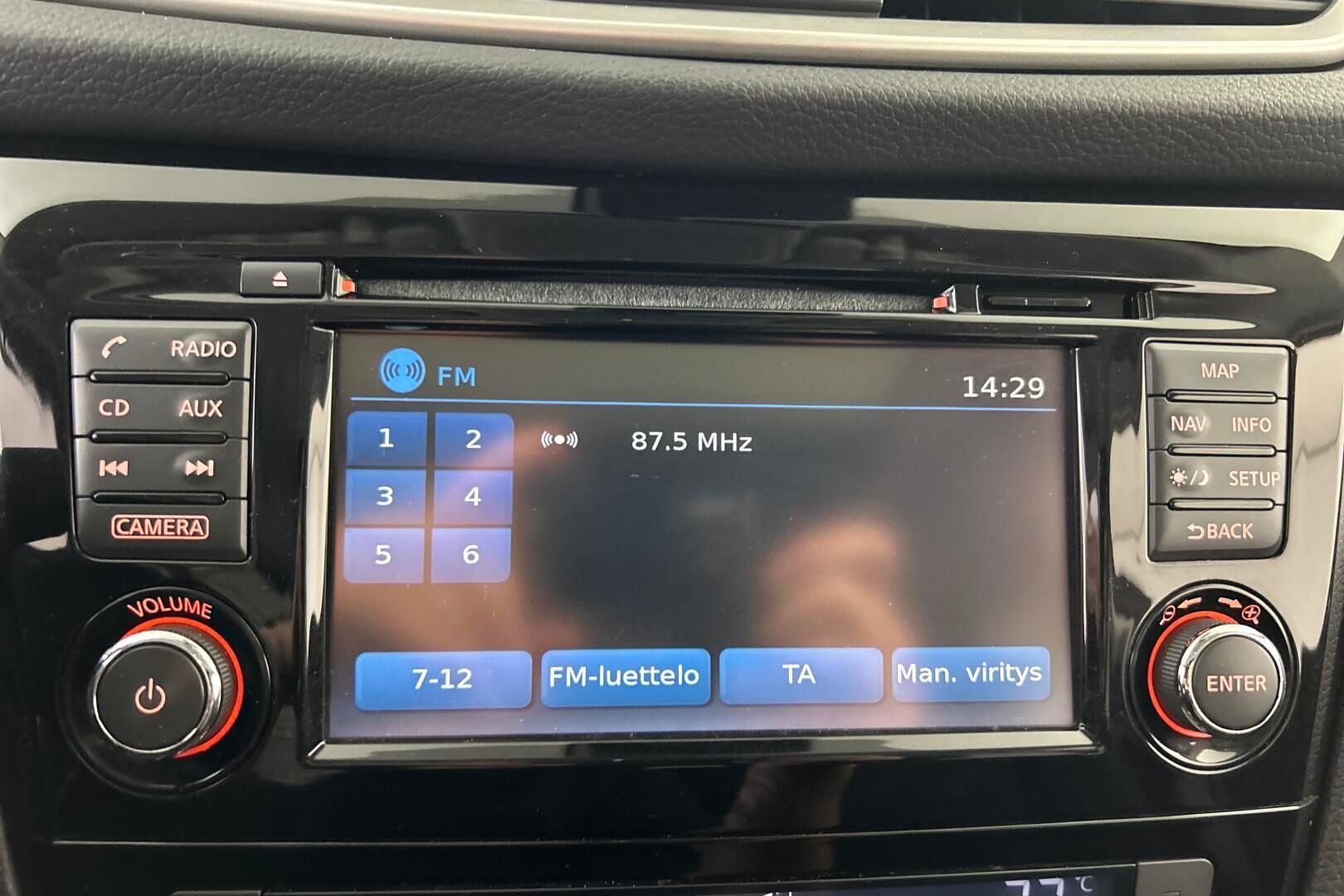 Nissan X-Trail iso kuva 16