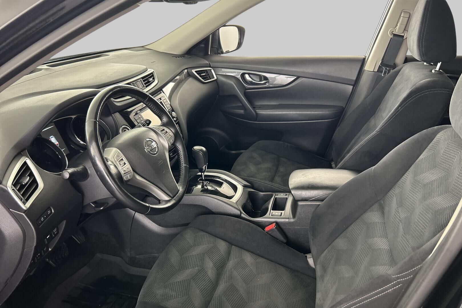 Nissan X-Trail iso kuva 9