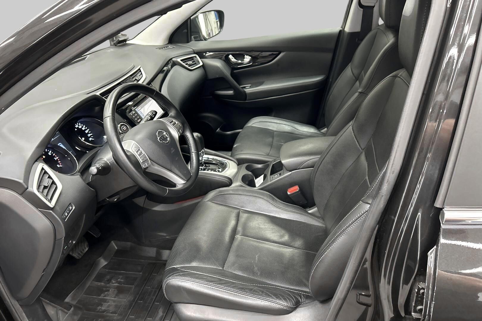 Nissan Qashqai iso kuva 8