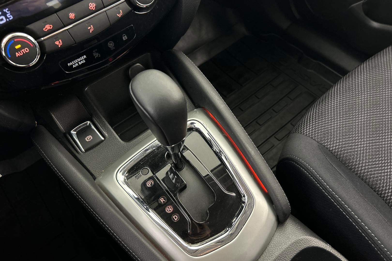 Nissan Qashqai iso kuva 17