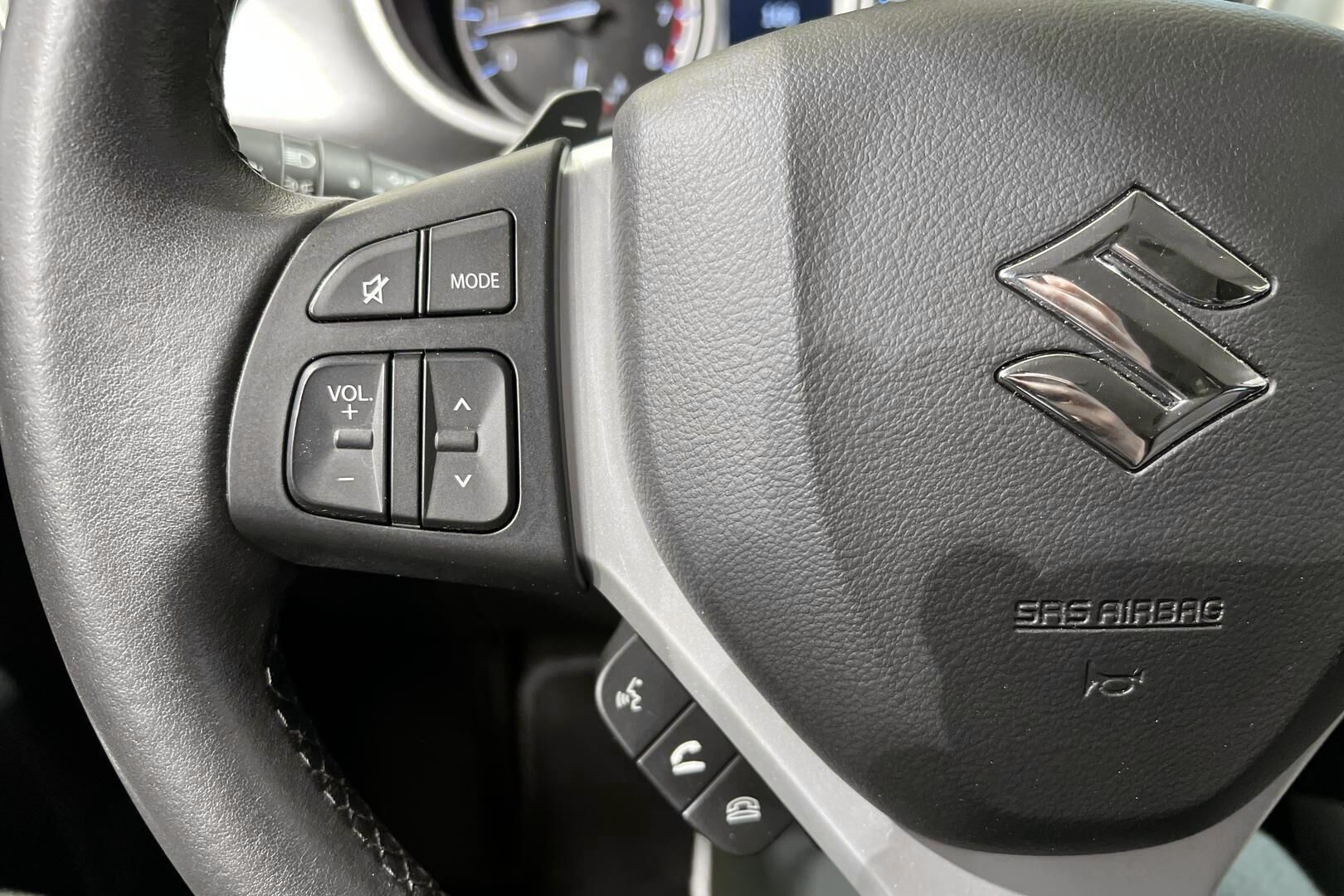 Suzuki Vitara iso kuva 19