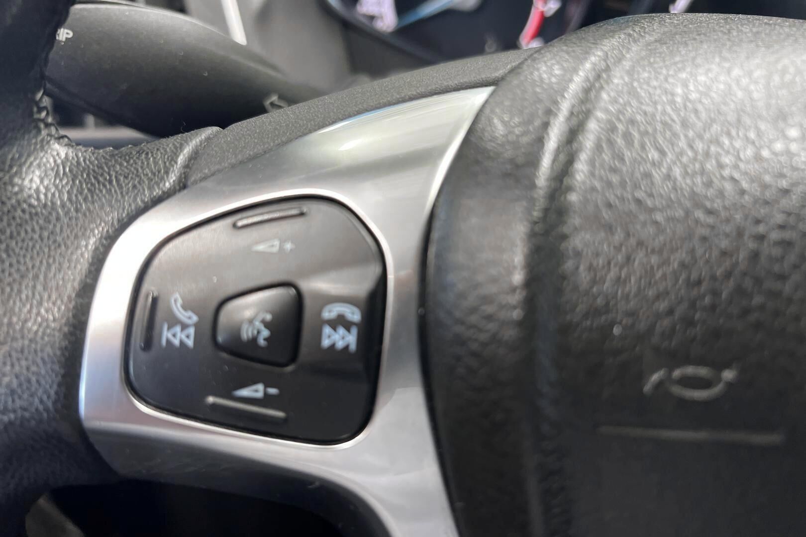 Ford B-Max iso kuva 12
