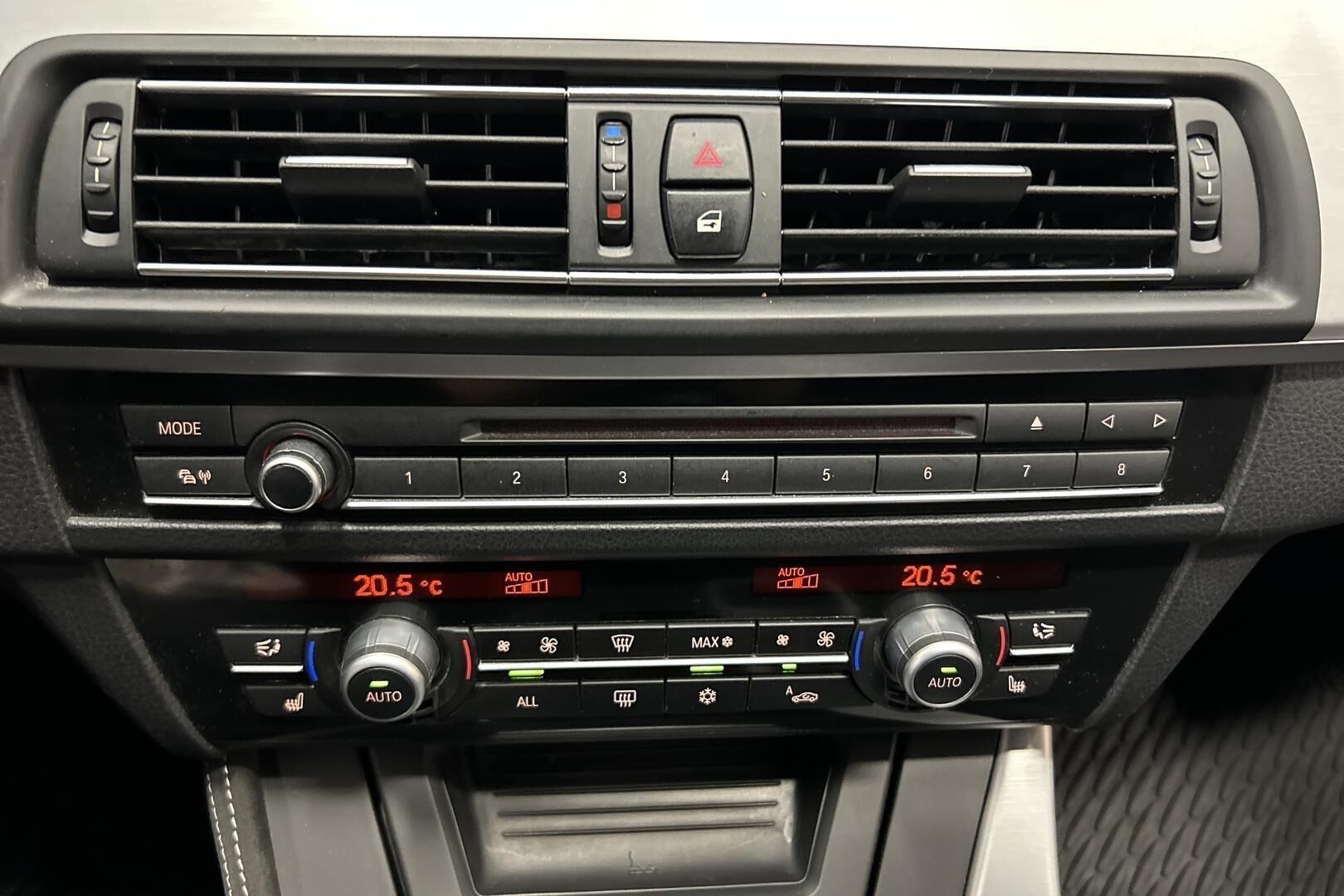 BMW 5-SARJA iso kuva 14