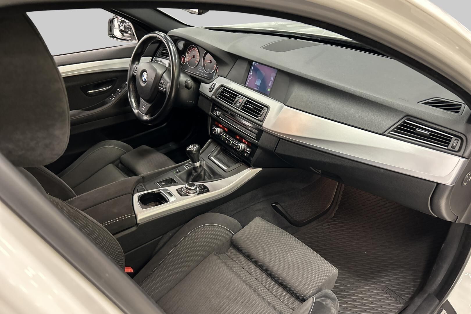 BMW 5-SARJA iso kuva 26