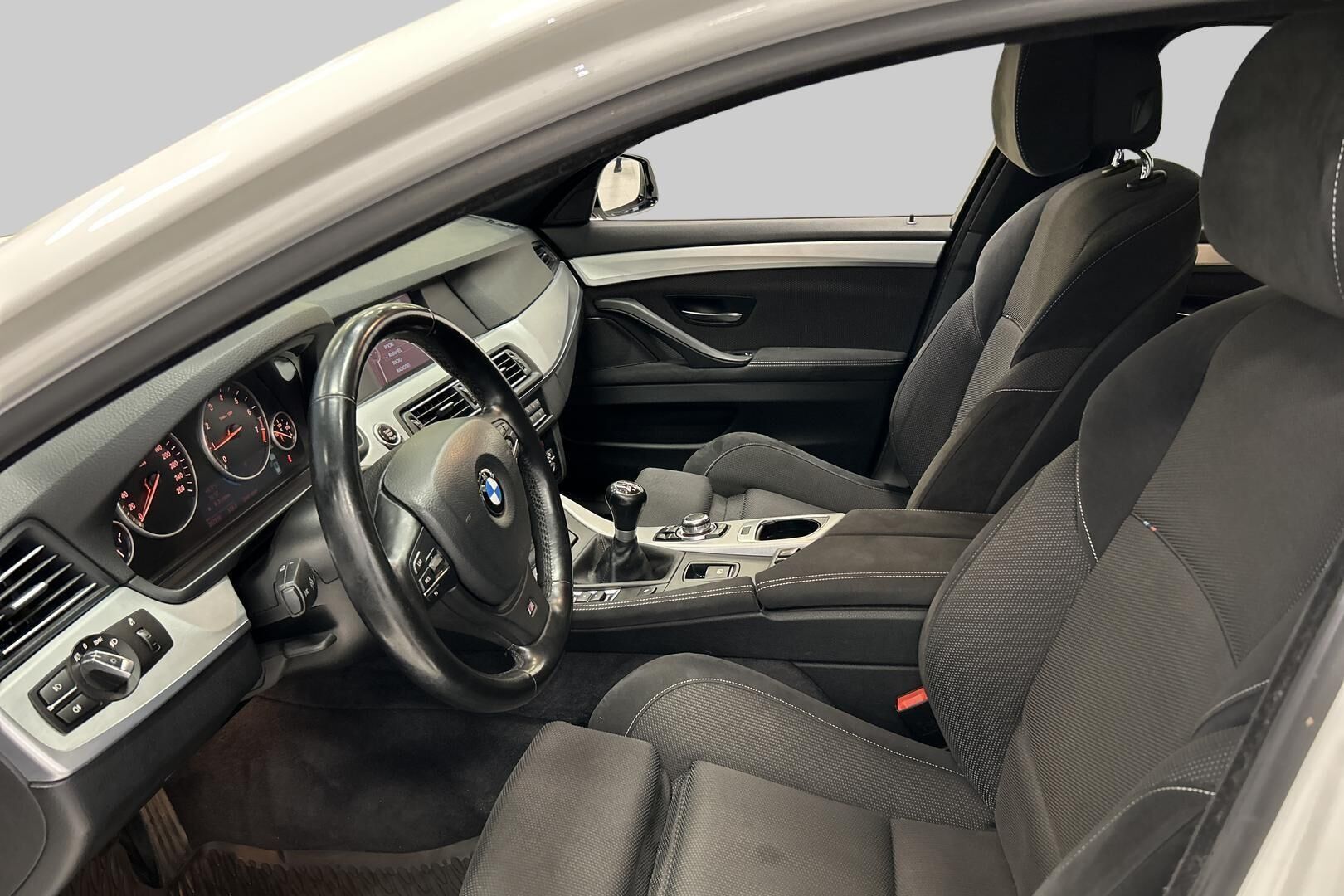 BMW 5-SARJA iso kuva 8