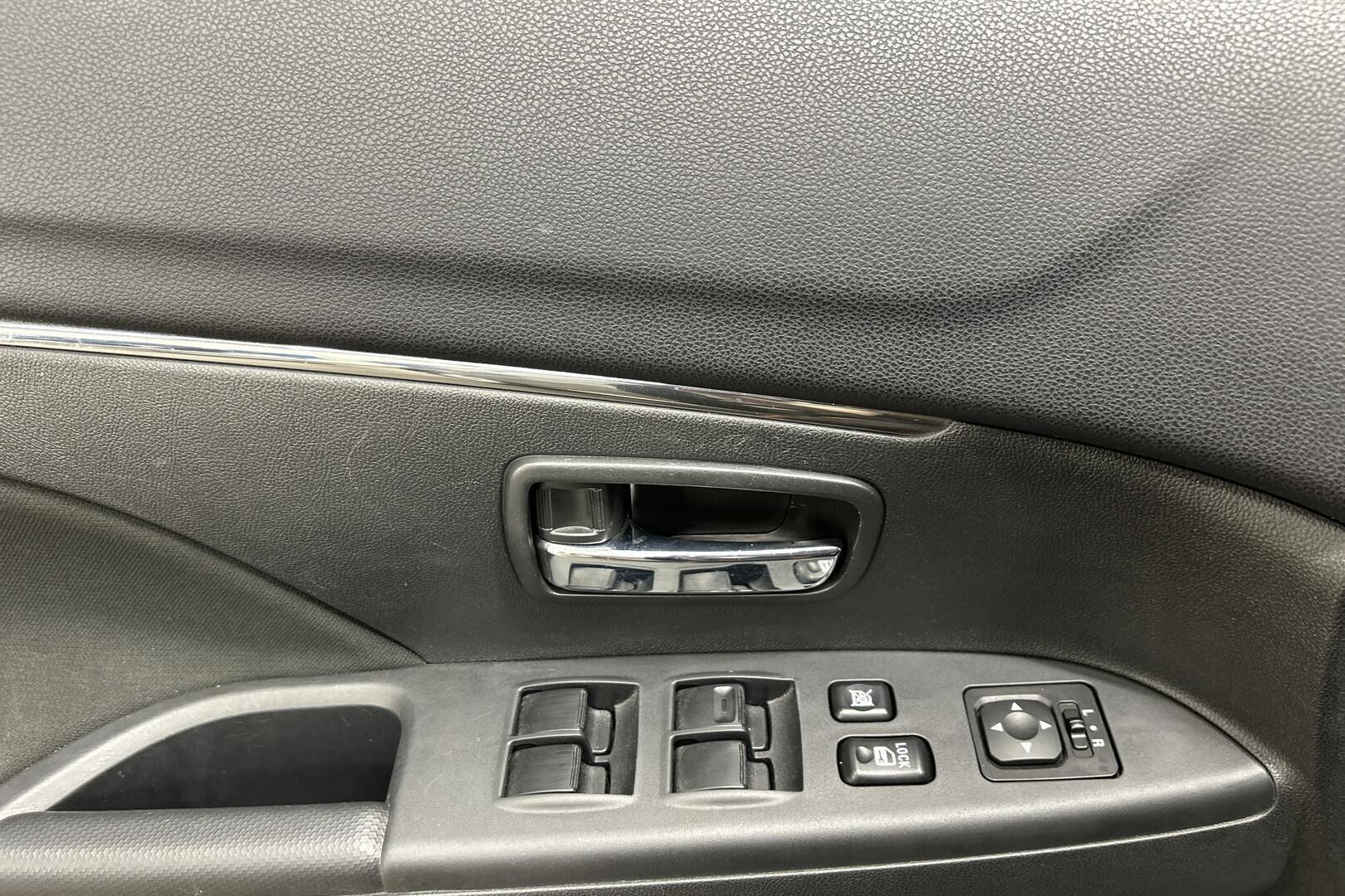 Mitsubishi ASX iso kuva 17