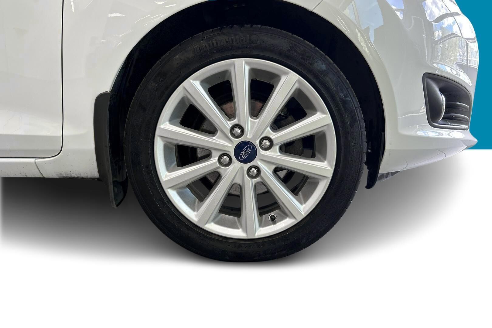 Ford Fiesta iso kuva 13