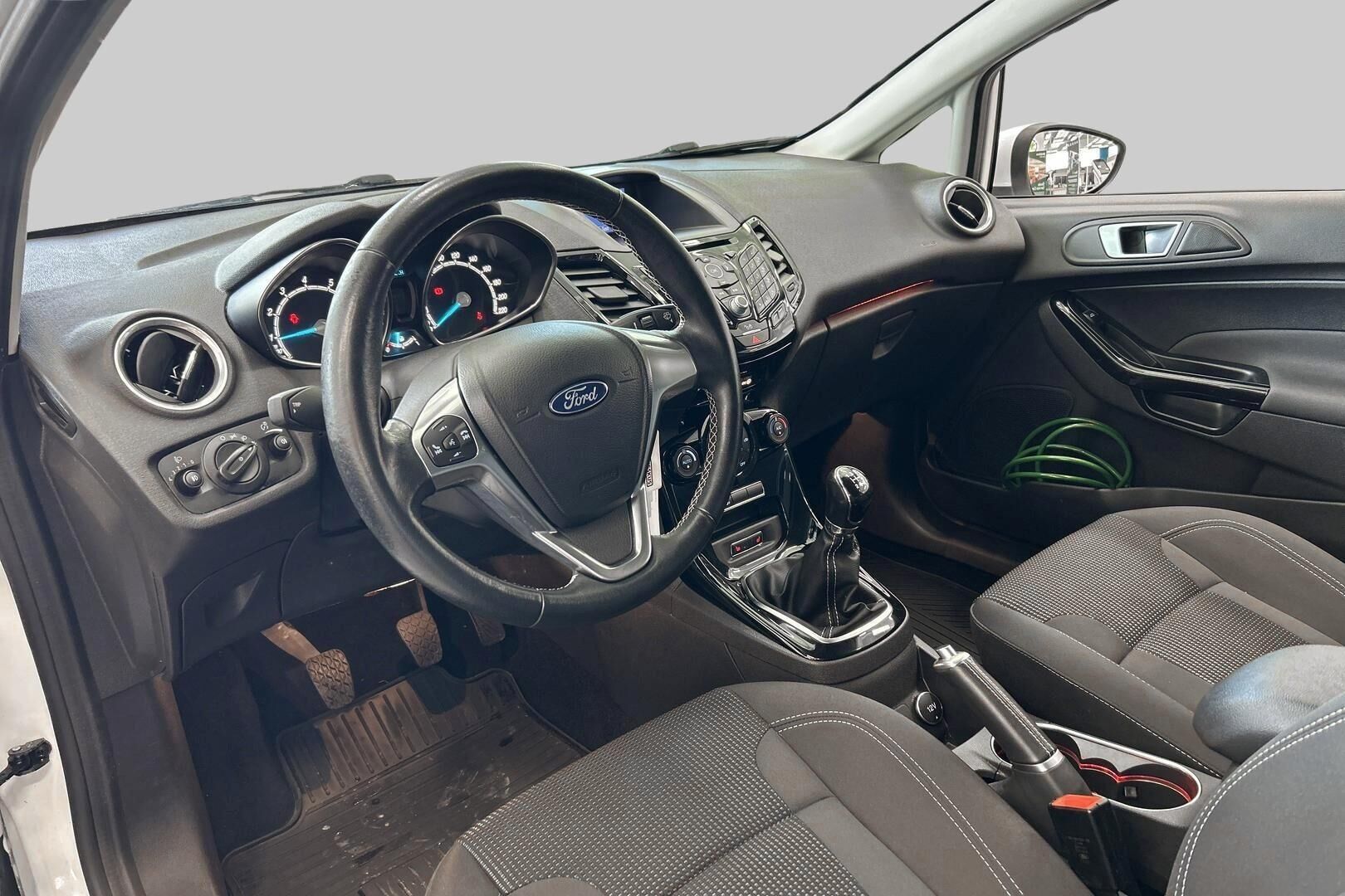 Ford Fiesta iso kuva 9