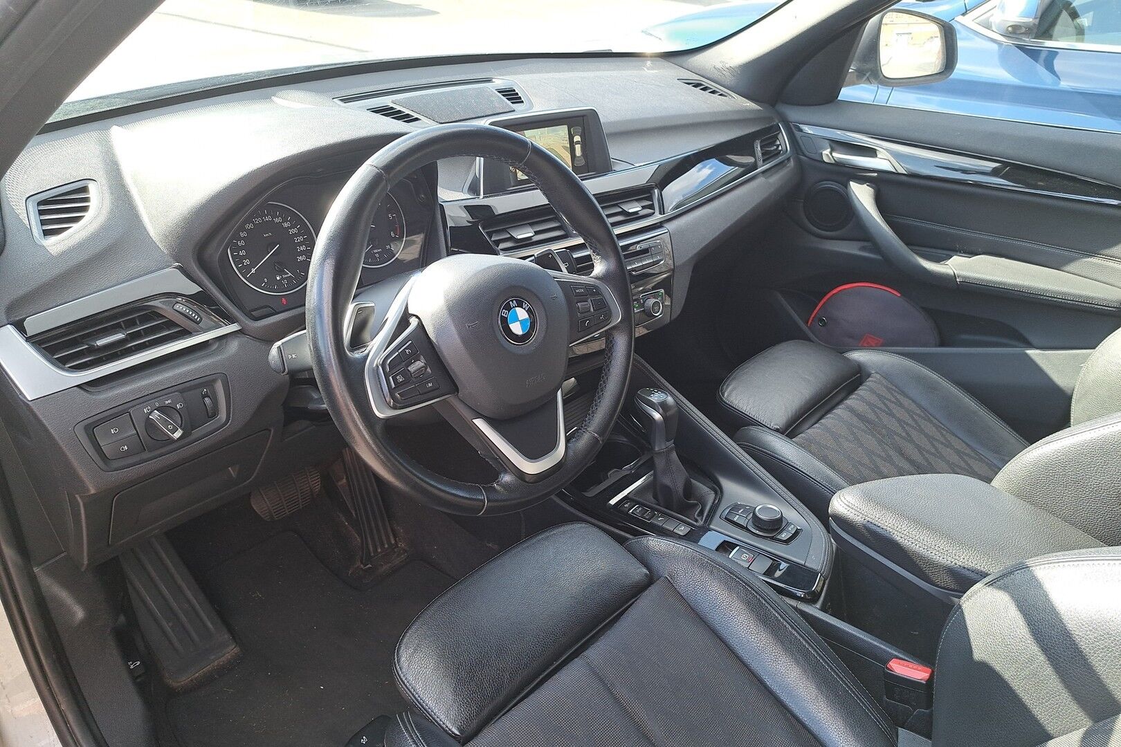 BMW X1 iso kuva 2