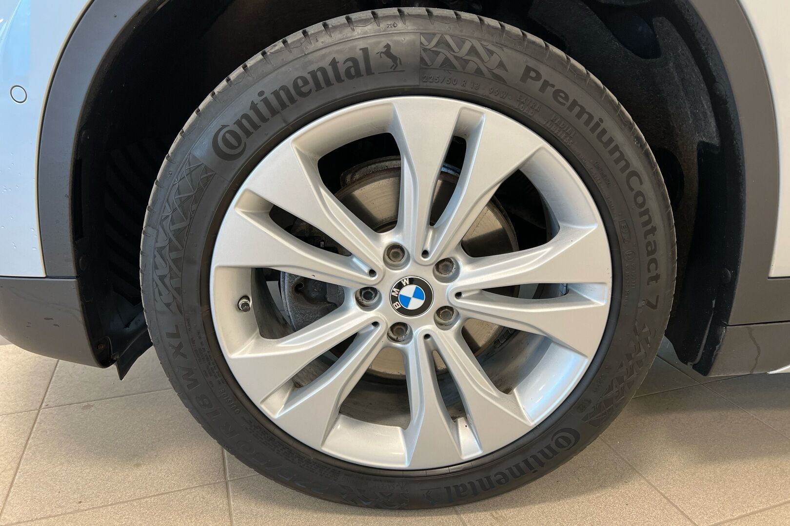 BMW X1 iso kuva 10