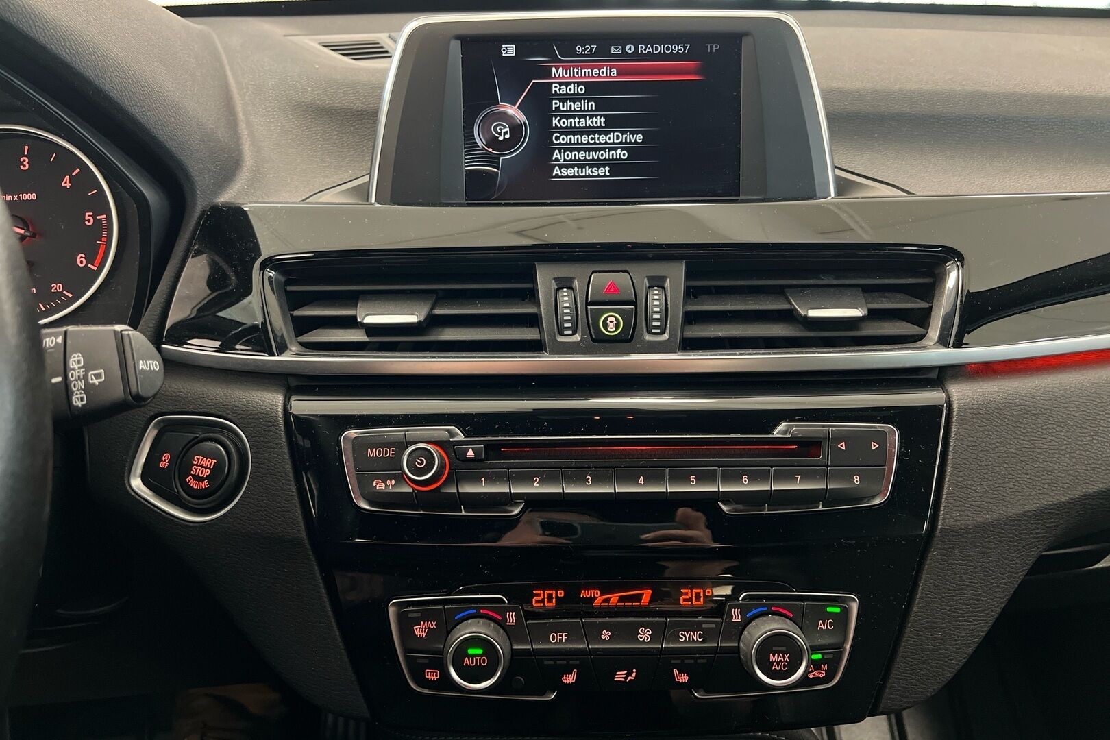 BMW X1 iso kuva 12