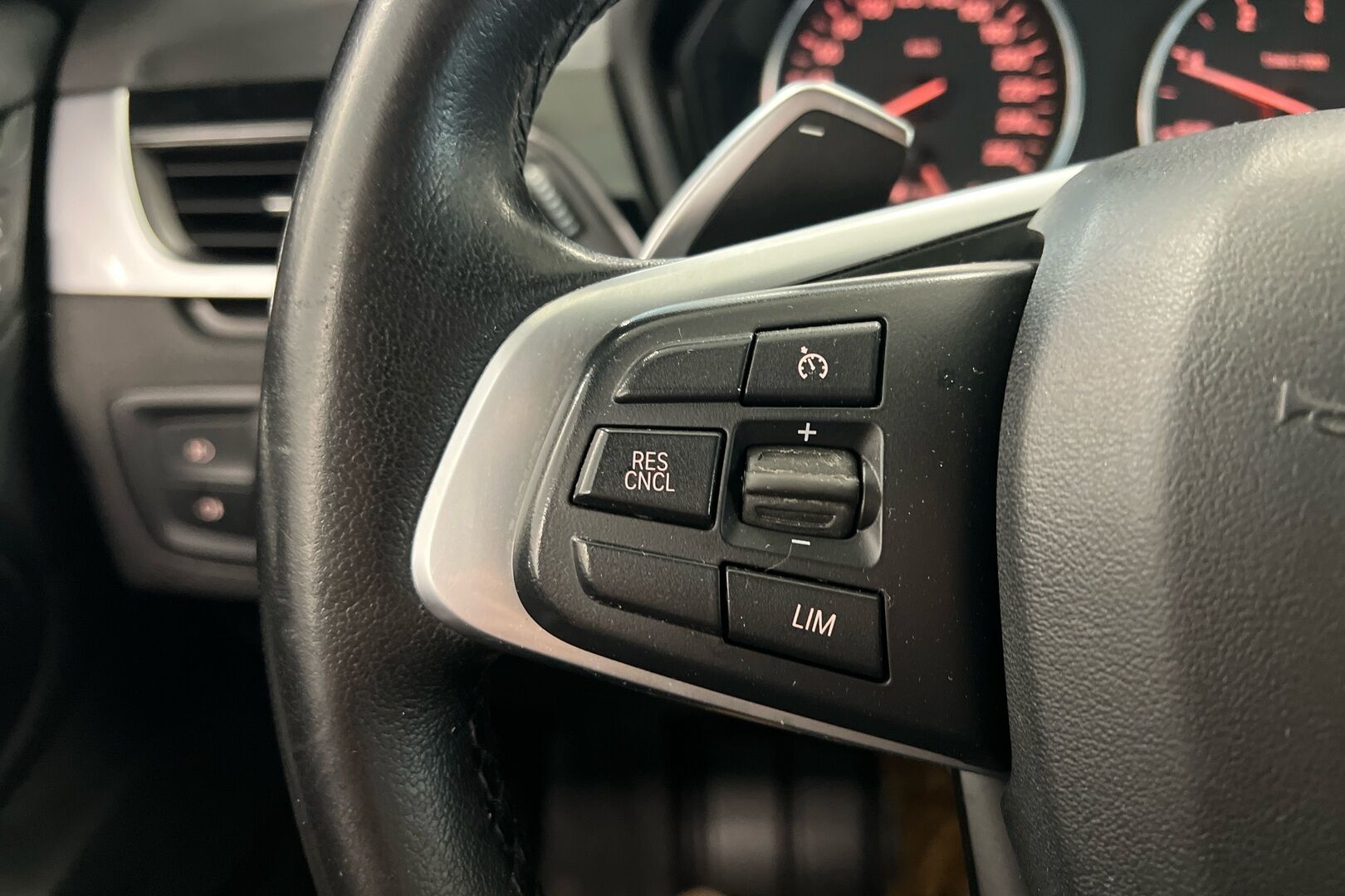 BMW X1 iso kuva 14