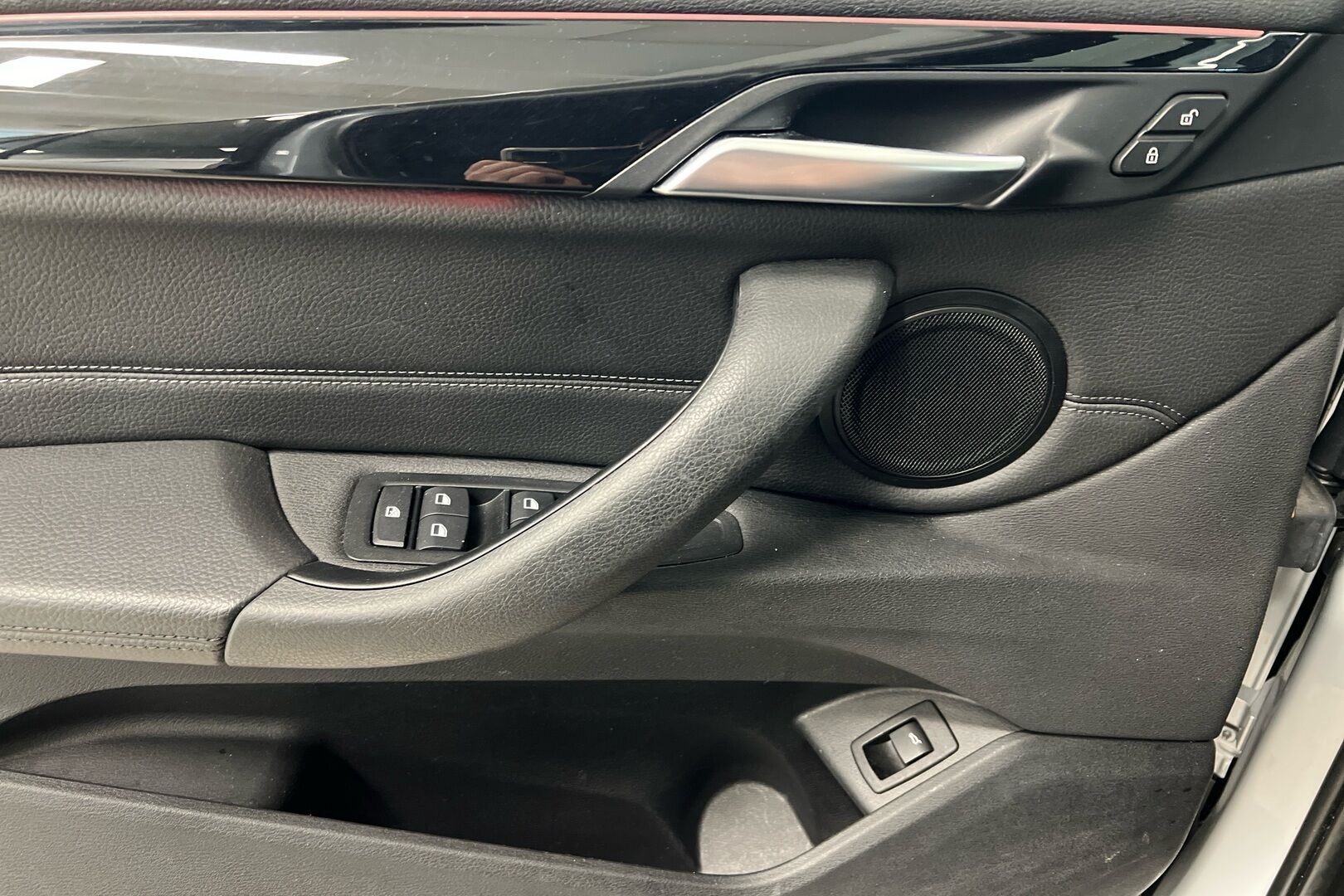 BMW X1 iso kuva 17