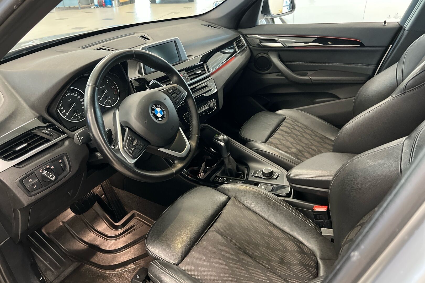 BMW X1 iso kuva 6